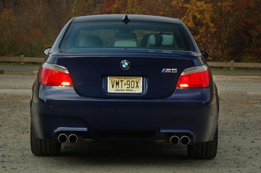  BMW M5 2009 года  (фото 13 из 36)